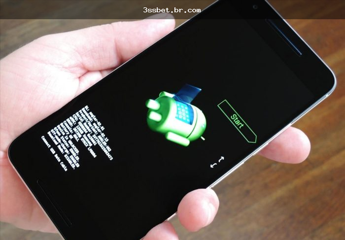 Pessoa verificando acesso mobile no Android antes de fazer login