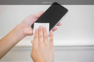 Tela de celular com alerta sobre permissões de APK